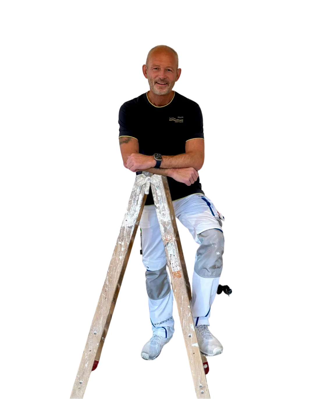 Kai Schaefer, Malermeister aus Hamburg, lehnt lässig auf einer Malerleiter